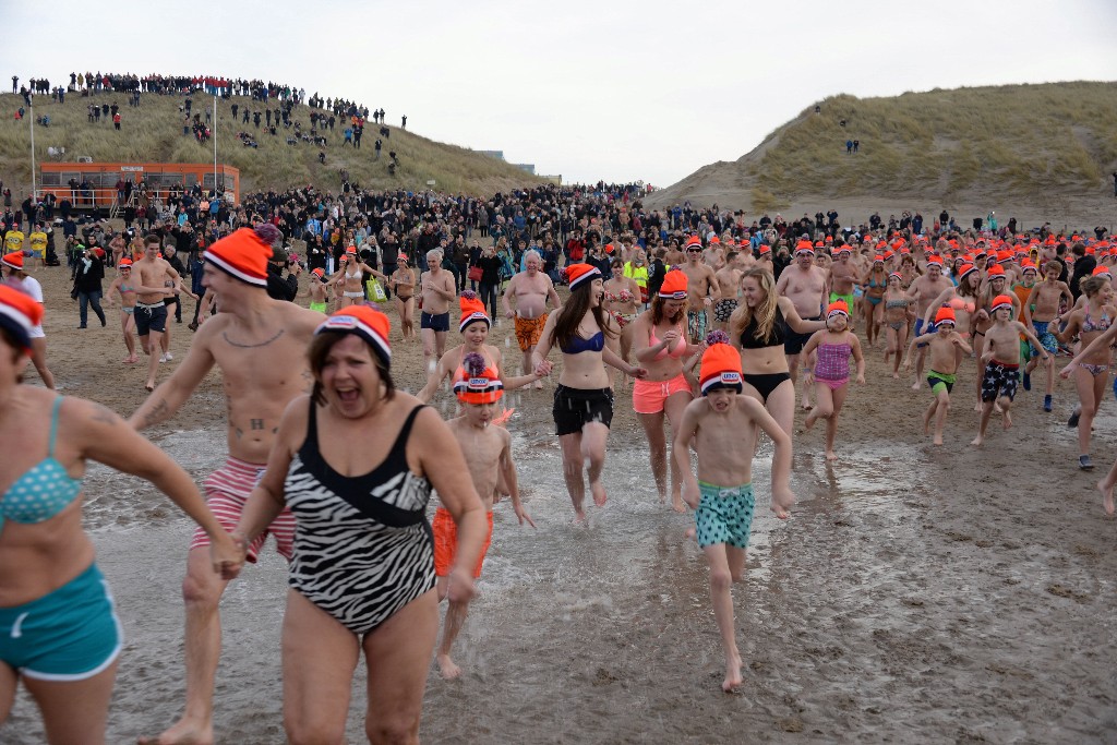 ../Images/Nieuwjaarsduik Nederzandt 2016 037.jpg